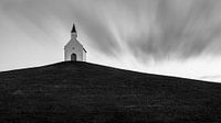 La petite église blanche sur la colline par Edwin Muller Aperçu