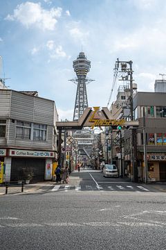 Tsutenkaku in Osaka by Mickéle Godderis