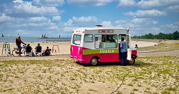 Chariot à glaces sur la plage de Lemmer, Frise sur Digital Art Nederland