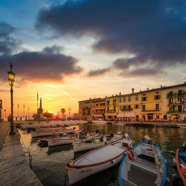 Zonsondergang in Lazise van Dennis Donders