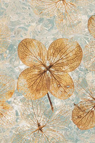 Hortensiablaadjes liggend op een grijsblauw bedje