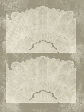 Batik in licht taupe en wit. Neutraal abstract patroon. van Dina Dankers