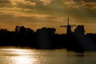 Molen aan het Water met reflectie von Brian Morgan Miniaturansicht