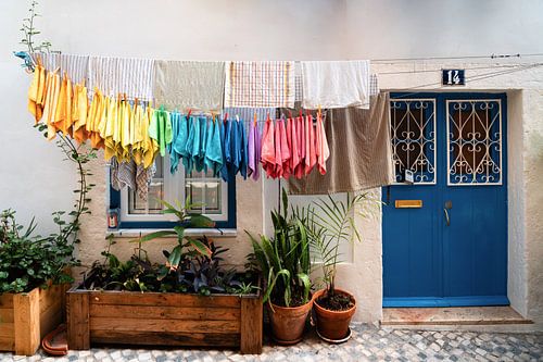 Ein Regenbogen der Farben in Lissabon, Portugal