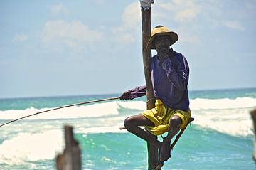 Pêcheur à la perche au Sri Lanka sur Frans van Huizen