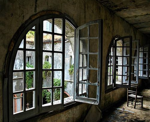 Flur mit Blick auf den Innenhof