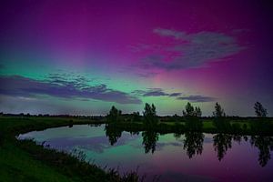Nordlicht über dem Fluss Vecht in Overijssel