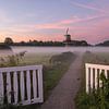 Molen Balkbrug met hek en pad van Karla Leeftink