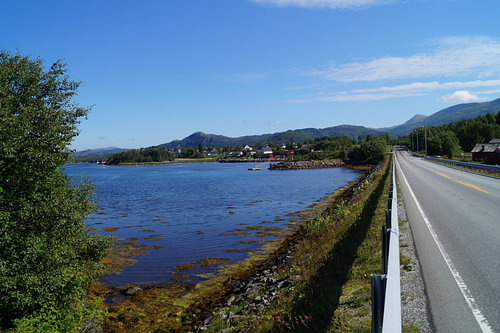 Straße bei Karvag
