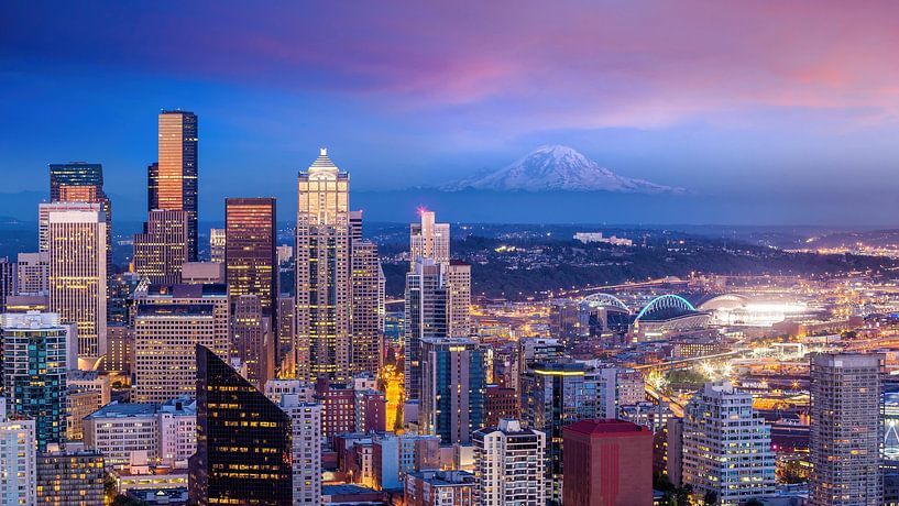 Skyline and Mount Rainier from Kerry Park, Seattle, USA by Aloke Design
