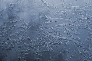 Gefrorenes Wasser, blauer Wintertraum