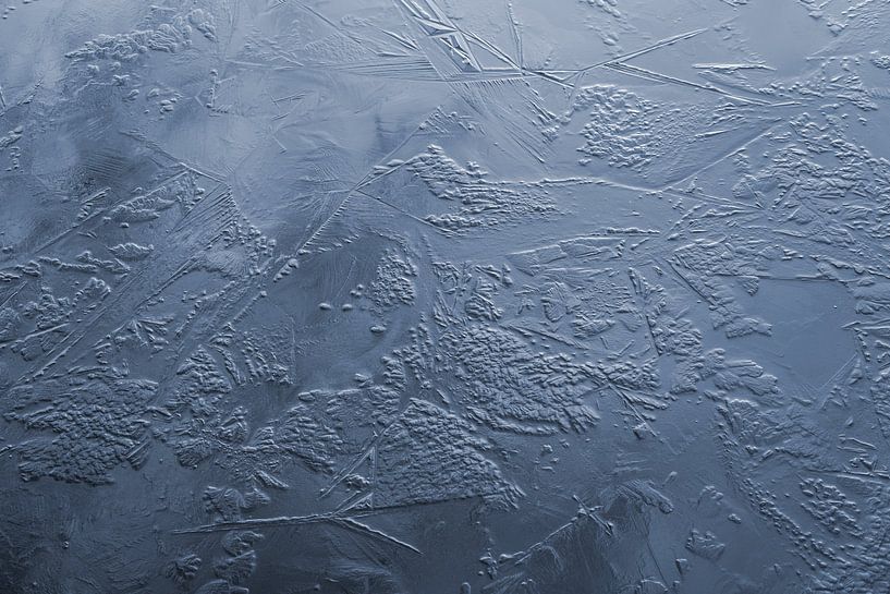 Gefrorenes Wasser, blauer Wintertraum von Adriana Müller