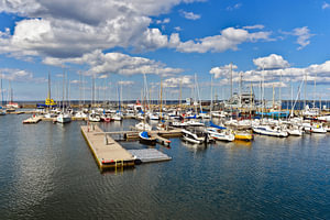 Zauberhafter Yachthafen in Tallinn an der Ostsee 