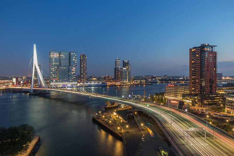 De skyline van Rotterdam met de Erasmusbrug van MS Fotografie | Marc van der Stelt