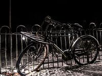 Vélo recouvert de neige