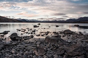 Vergezicht over het Tekapo meer in Nieuw-Zeeland