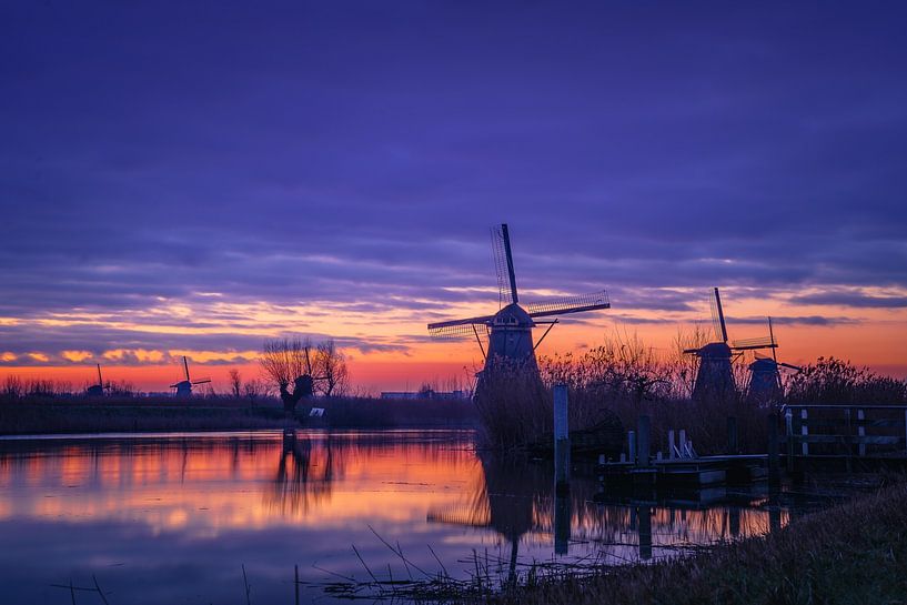 Fantasy Kinderdijk tijdens de zonsopkomst van Tina Linssen