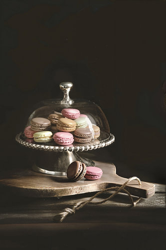 Macarons in low-key