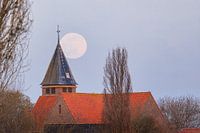 Volle maan achter kerk van Herpt