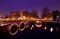 Stadsgezicht in Amsterdam bij nacht in Nederland von Eye on You Miniaturansicht
