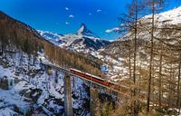 Viadukt über den Findelbach mit Blick auf das Matterhorn bei Zermatt von Arthur Puls Photography Miniaturansicht