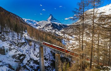 Viaduct over de Findelbach met uitzicht op Matterhorn bij Zermatt