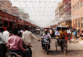 Straßenszene in Jaipur, Indien von Simon Koy