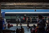 des gens marchent à la gare de Jaipur Junction à Jaipur, en Inde. par Tjeerd Kruse Aperçu