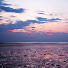 Sonnenuntergang am Strand in IJmuiden von Patrick Kerkhoff