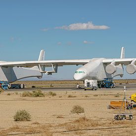 Stratolaunch gespot in de Mojavewoestijn. van Jaap van den Berg