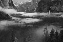 Drijvende mist in Yosemite Valley van Hong Zeng