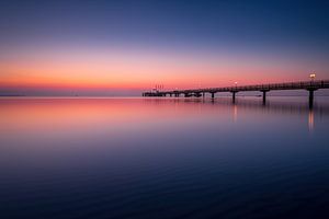 Alte Seebrücke von Scharbeutz an der Ostsee zum Sonnenaufgang.