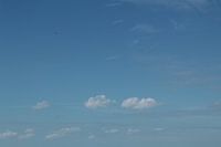 blauwe zomer lucht