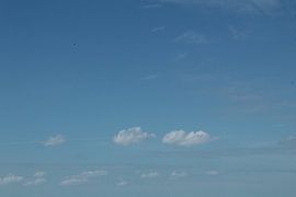 blauwe zomer lucht sur Danielle Vd wegen