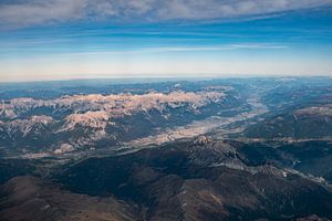 Innsbruck en de Nordkette vanuit de lucht van Leo Schindzielorz