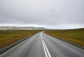 Eine einsame Straße in Island von Evert-Jan Hoogendoorn