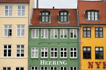 Häuser in grüner und gelber Farbe in Nyhavn Kopenhagen von Karijn | Fine art Natuur en Reis Fotografie