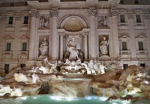 Fontana di Trevi by night