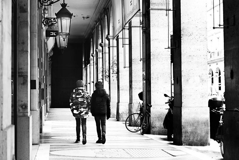 Timeless. Together in a gallery in Paris by Maren Oude Essink