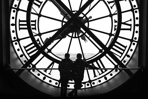 Silhouetten in de klok van Musee d'Orsay