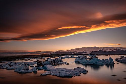 Gouden zonsondergang bij jokulsarlon