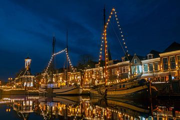 Historische zeilschepen in de haven van Dokkum in Friesland van Eye on You
