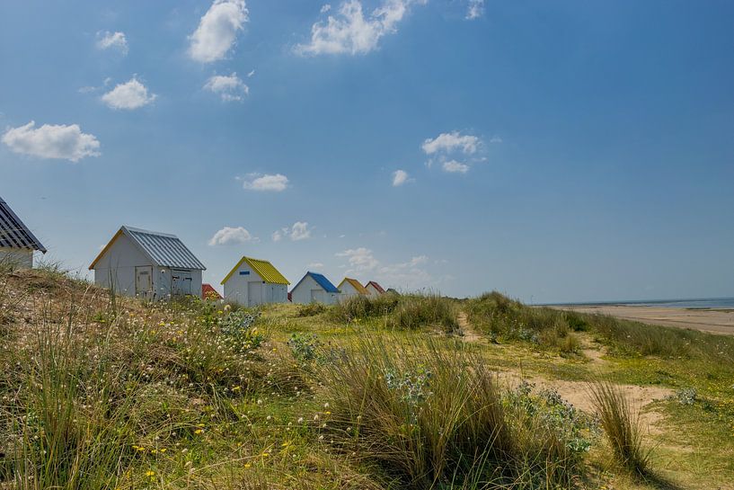 Fröhlich bunte Stadthäuser in Gouville-sur-Mer von Patrick Verhoef