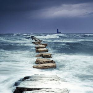 Sprungsteine in den Wellen