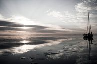 Droogvallen op de Waddenzee bij zonsondergang van Hette van den Brink thumbnail