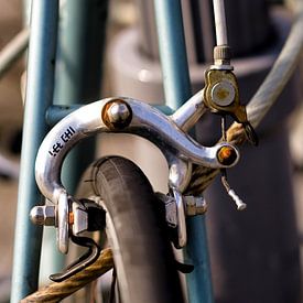 Détail du vieux vélo de course sur Vincent van Kooten
