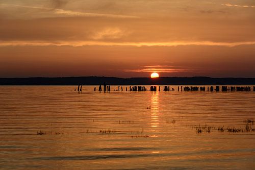 Zonsondergang bij het meer van Paula van der Horst