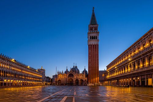 Markusplatz in Venedig am Morgen
