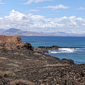 View to Lanzarote (Isla de Losbos) by Peter Balan