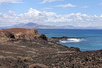 Uitzicht op Lanzarote (Isla de Losbos) van Peter Balan